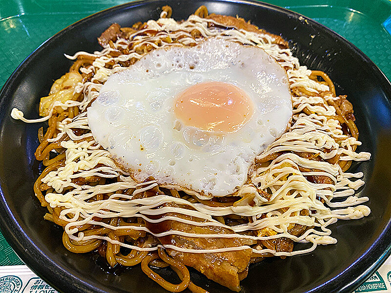 玉子豚玉子やきそばとは何か？函館市港町「ラッキーピエロ 港北大前店