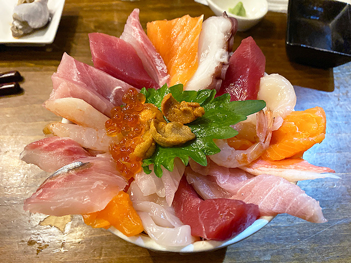 お通しにツブ貝を出す店はハズレが少ない！函館市亀田本町「居酒屋食堂 さわ7」