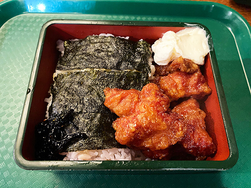 めったにイかない「ラッキーピエロ 十字街銀座店」は365日がクリスマス