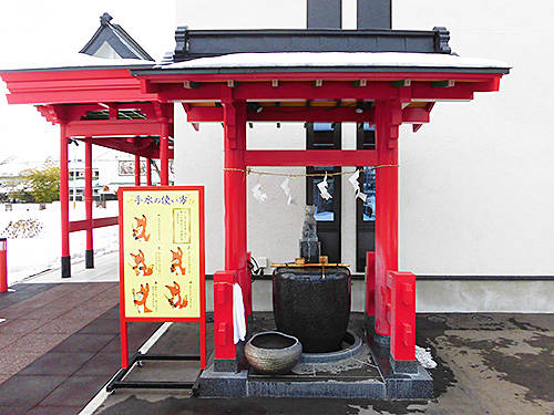 五稜郭公園の裏に建つ謎建物 函館伏白稲荷神社 は神社だった あなたは おもしろマガジン 五稜郭公園の裏に建つ謎建物 函館伏白稲荷神社 は神社だった あなたは おもしろマガジン