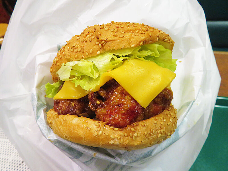 バッジ　ラッキーピエロ　ハンバーガー　黄色 バッジ ラッキーピエロ ハンバーガー 黄色 Lucky Pierrot