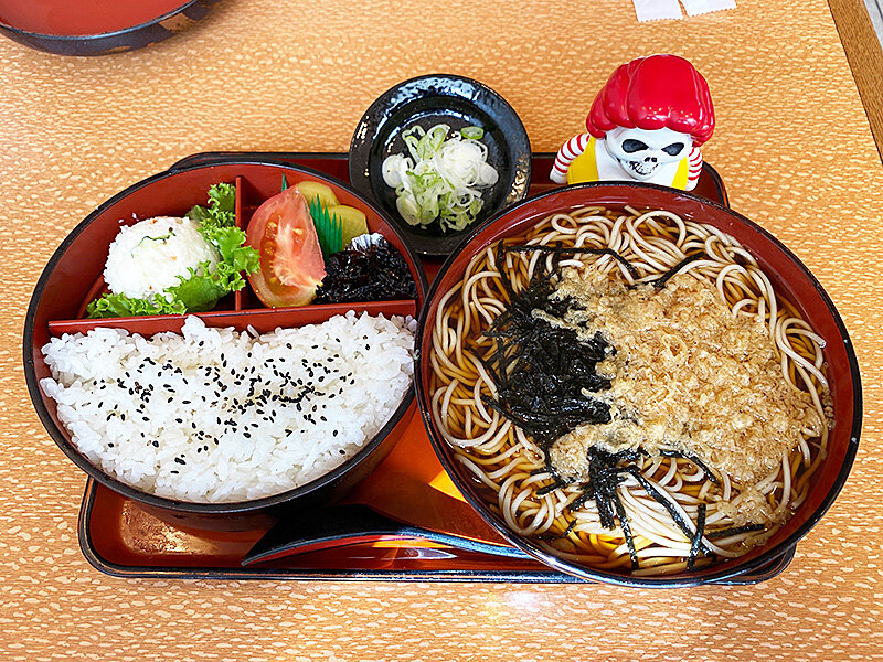 函館市花園町 WAKUWAKUさせてよそば弁当「そば処 味の花園」 : あなた
