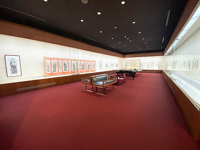 青森「棟方志功記念館」2023年冬の展示は“彫って摺って色をつけ