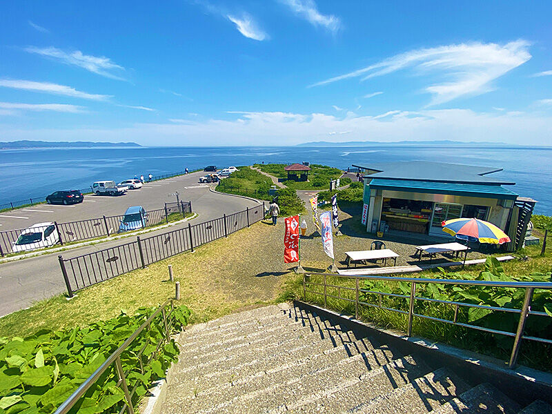 函館 立待岬から観る津軽海峡と売店 はまなす のつぶ貝串 あなたは おもしろマガジン