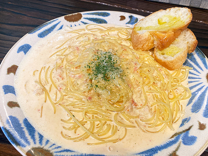 ズワイガニのトマトクリームパスタばかり食べちゃう！函館市松風町「Cafe＆Bar にしむら」