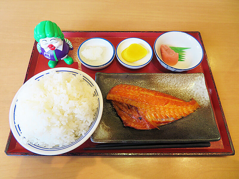 函館市万代町 自分で選んだ惣菜で定食が作れる 万代食堂 あなたは おもしろマガジン