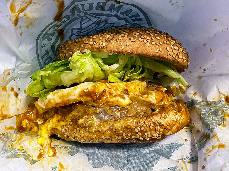 ラッキーピエロの新メニュー「二刀流ハンバーガー」が超