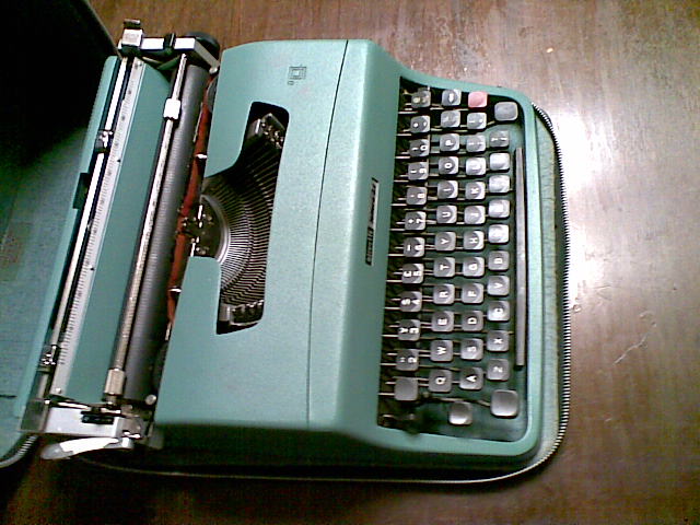 Olivetti Lettera 32 カナタイプライター : Blog MOZA MOZA