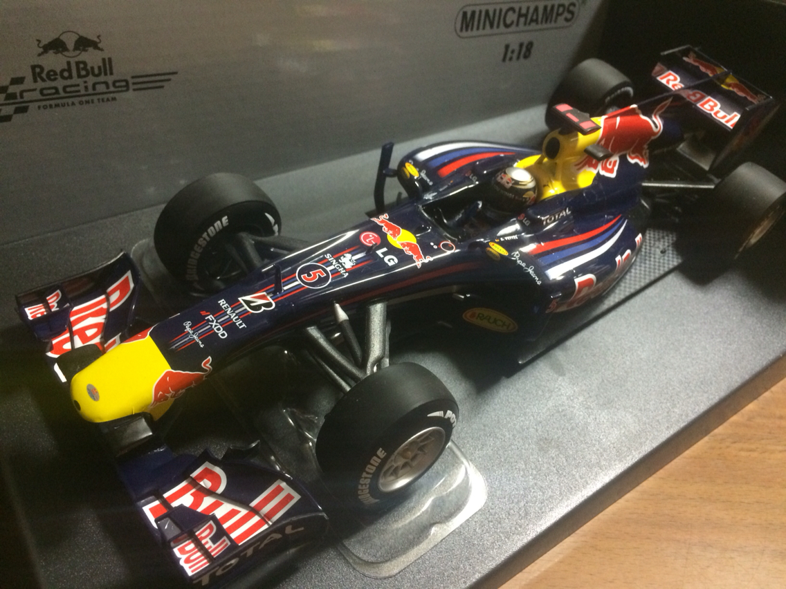 ベッテル レッドブル チャンピオンマシン RB6 1/18 ミニチャンプス