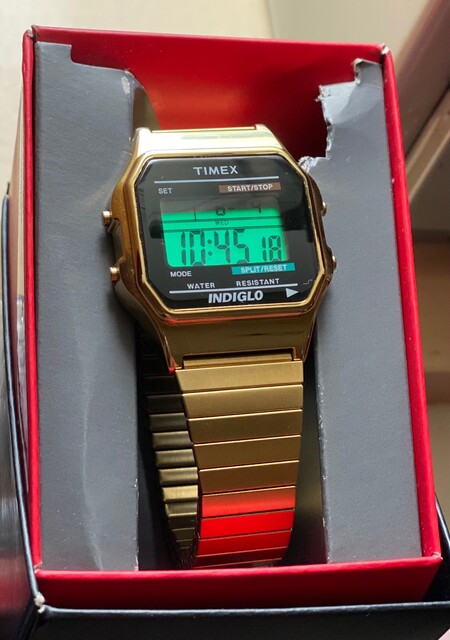 TIMEX BEAMS ゴールド デジタル腕時計 本日から予約解禁のタイメックスとタイムセールのタイメックスを
