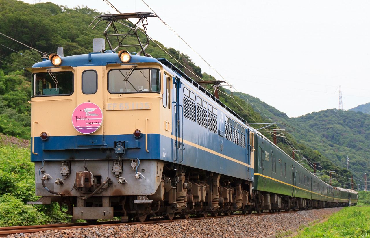 EF65PF牽引「特別なトワイライトエクスプレス」団臨を敦賀～新疋田にて