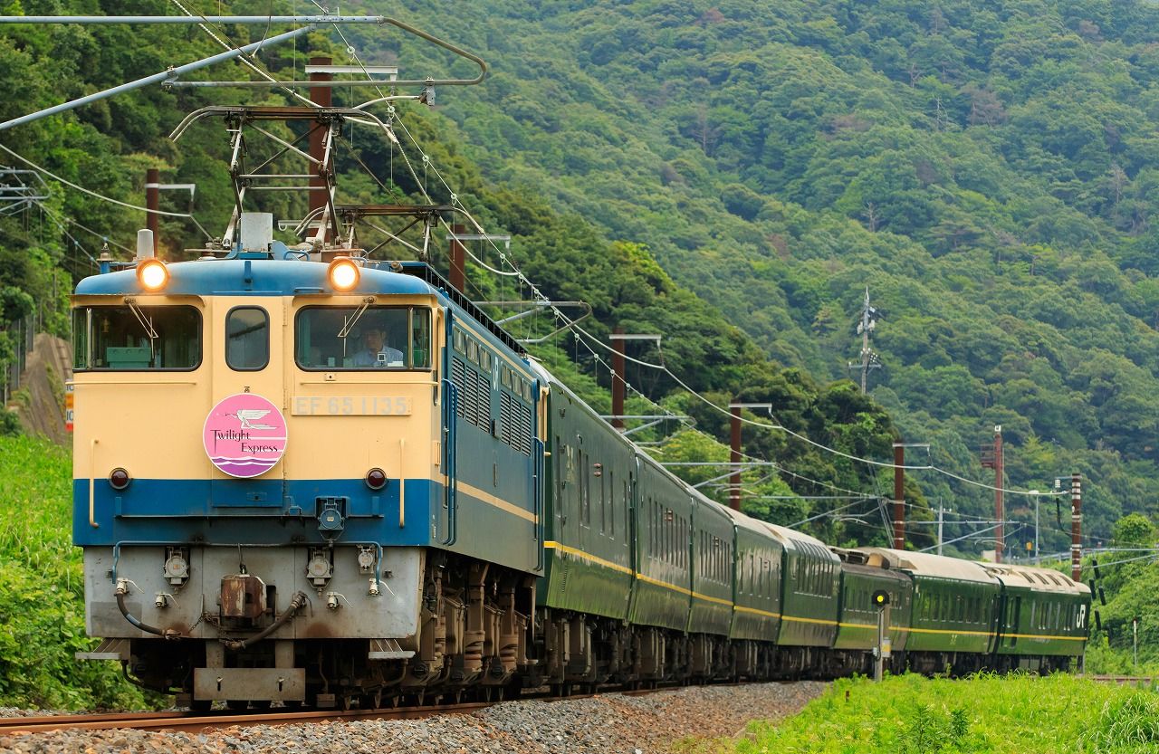 EF65PF牽引「特別なトワイライトエクスプレス」団臨を敦賀～新疋田にて