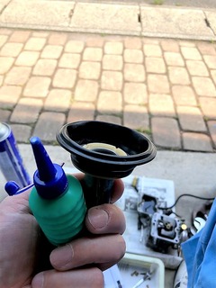 h30.5.15⑦ピストンバルブの清掃中