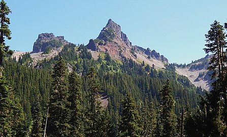 447px-Pinnacle_Peak_and_The_Castle
