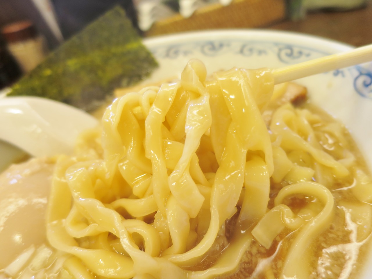ラーメン二葉 荻窪 背脂煮干ラーメン 楽しく飲んで食べましょう ﾀﾏﾆﾊｼﾘﾏｼｮｳ