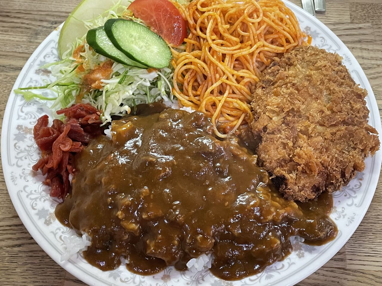 好昼食 熱海の街の洋食屋さんでランチ 酒と泪と肴と酒場