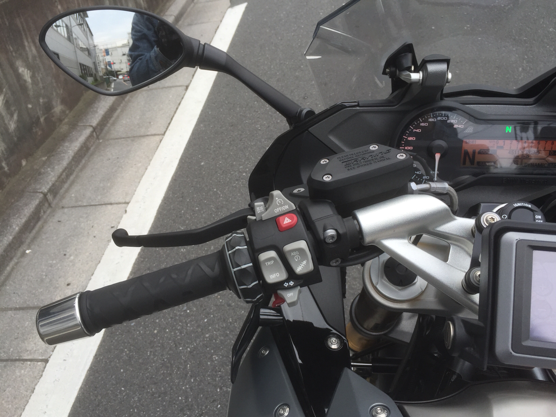 R1200rsのハンドルバーエンドウェイト つづいていくのかな