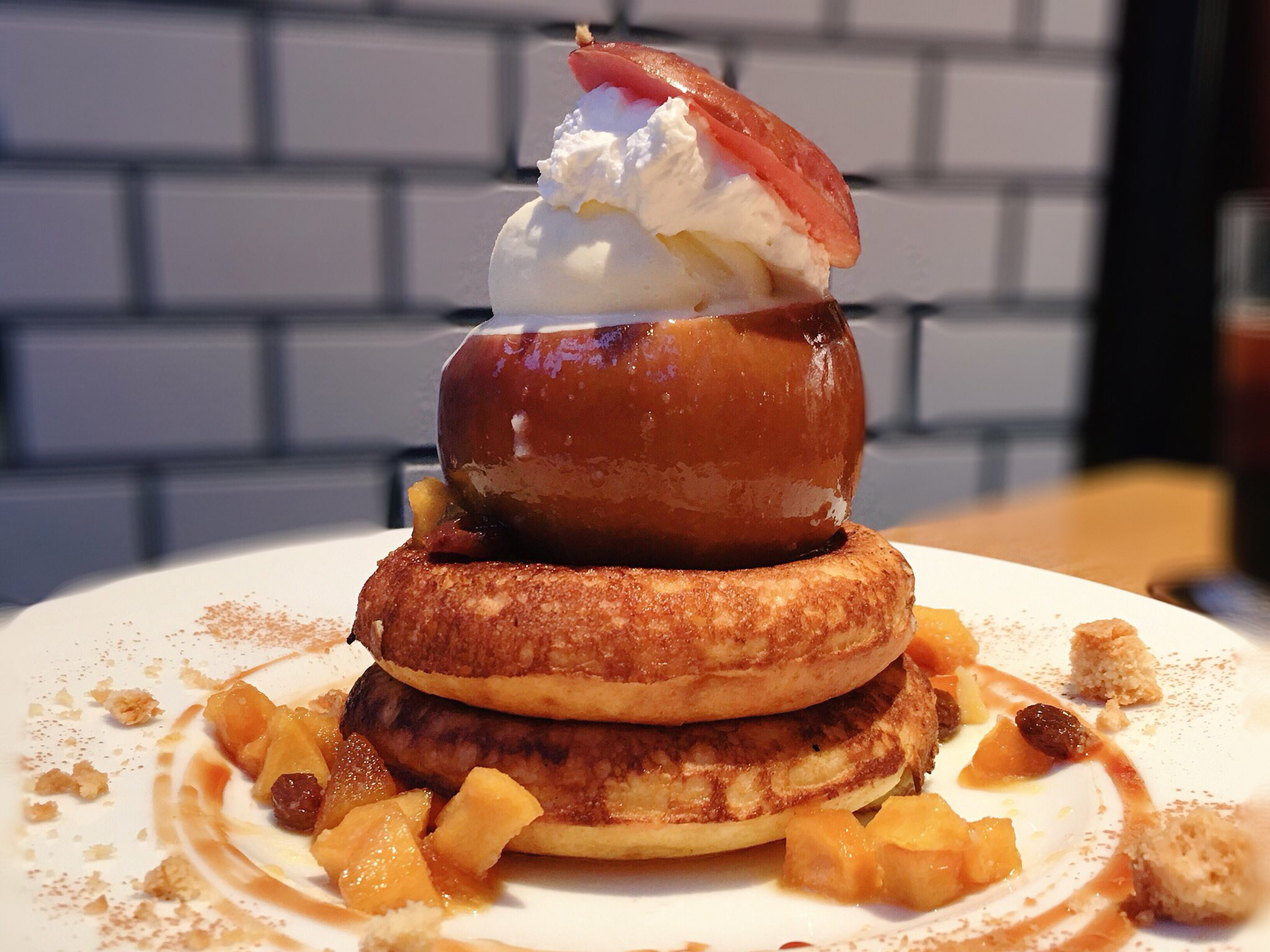 Cafe Books Bibliotheque カフェ ブックス ビブリオテーク 有楽町 5周年記念 まるごとリンゴのパンケーキ パンケーキ モンブラン カシスソース ミスター黒猫のカフェめぐり パンケーキを日本一実食