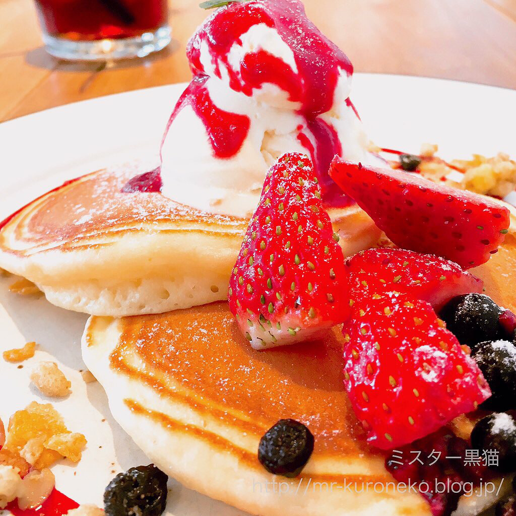 Cafe ココノハ とうきょうスカイツリー いちごとミックスベリーのパンケーキ ミスター黒猫のカフェめぐり パンケーキを日本一実食