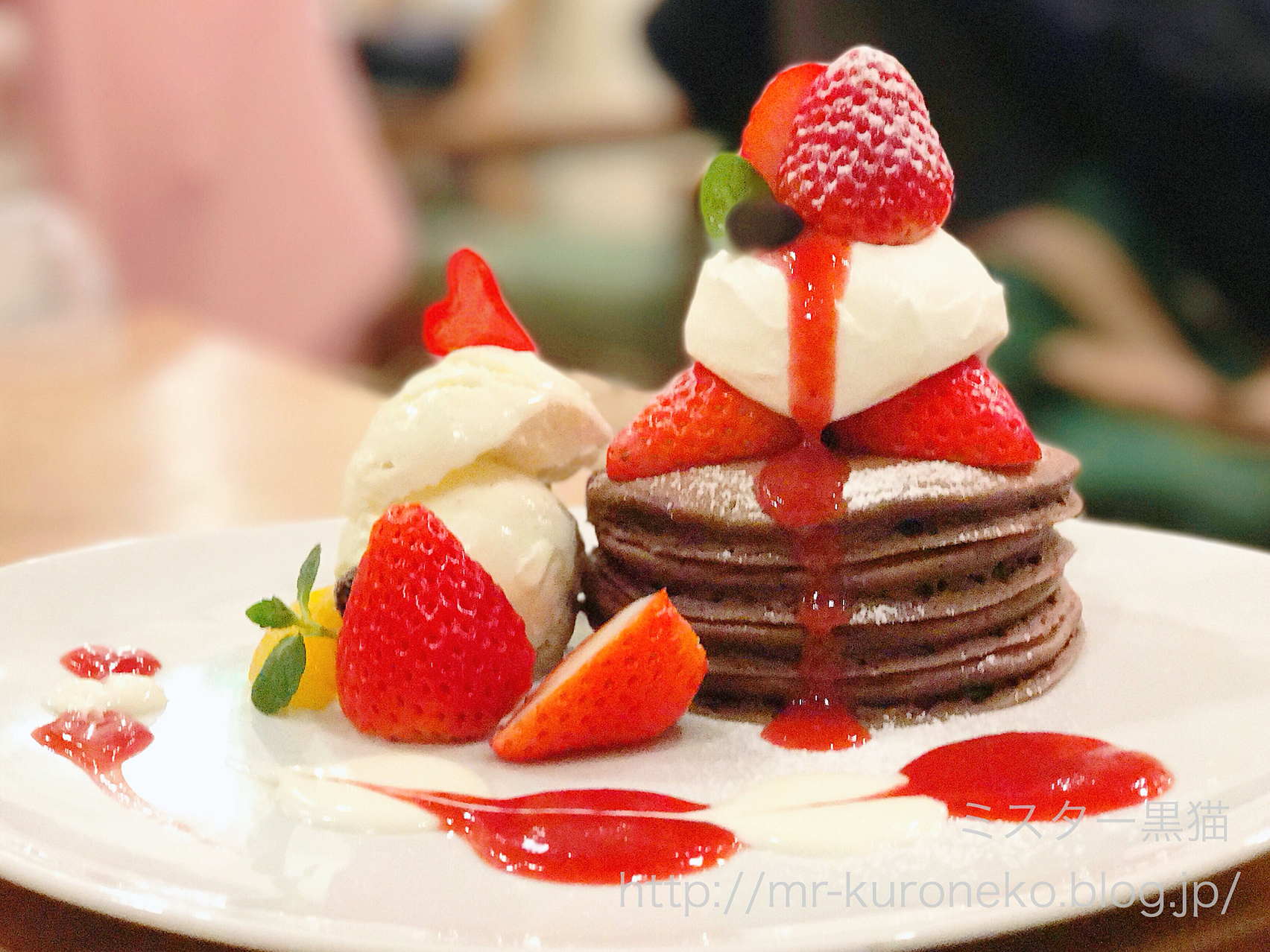 パンケーキママカフェ Voivoi 三軒茶屋 いちごのパンケーキ チョコ生地バージョン ミスター黒猫のカフェめぐり パンケーキを日本一実食