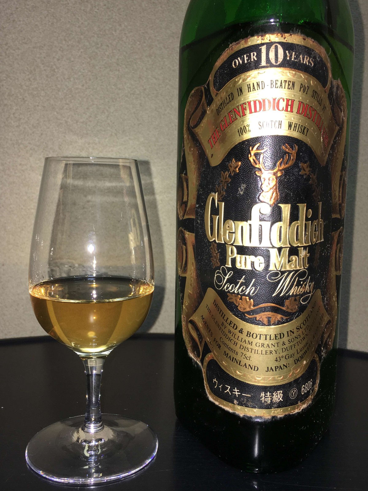 液面が大きく下がったウイスキー（グレンフィディック特級表記1970年代