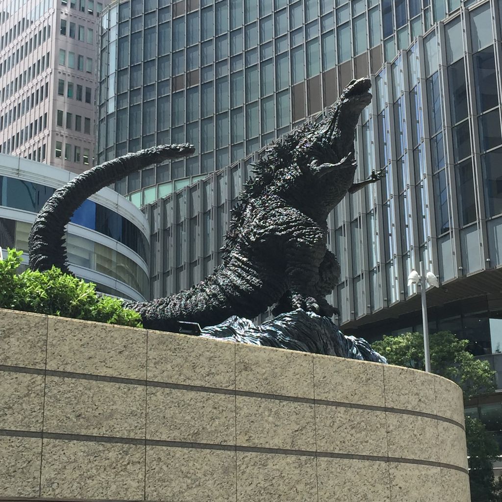日比谷にゴジラ Mrs Lamentの囁き