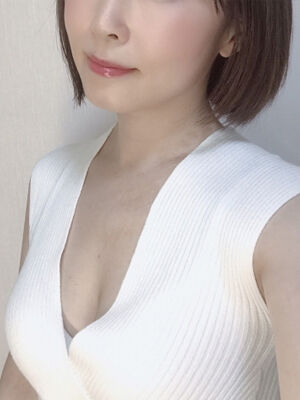 3秋吉奈々子