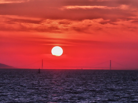 ⑥雲が掛かり始めた明石海峡大指に沈む夕日