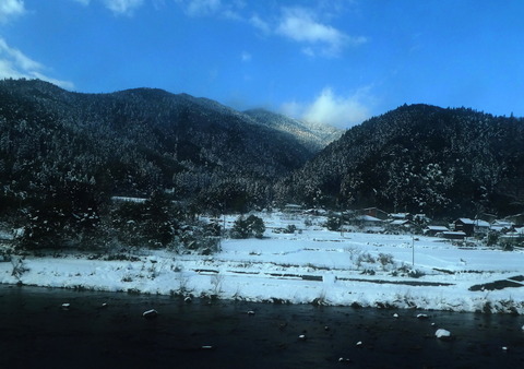 ②伯備線車窓雪景色