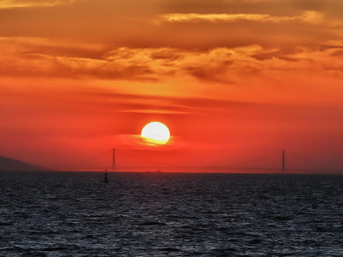 ⑧雲が掛かり始めた明石海峡大指に沈む夕日