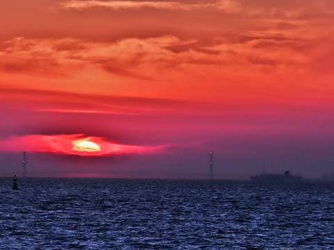 ⑪雲が掛かり始めた明石海峡大指に沈む夕日