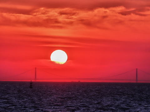 ⑦雲が掛かり始めた明石海峡大指に沈む夕日