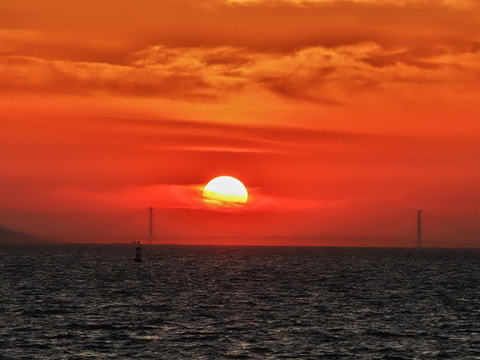 ⑨雲が掛かり始めた明石海峡大指に沈む夕日