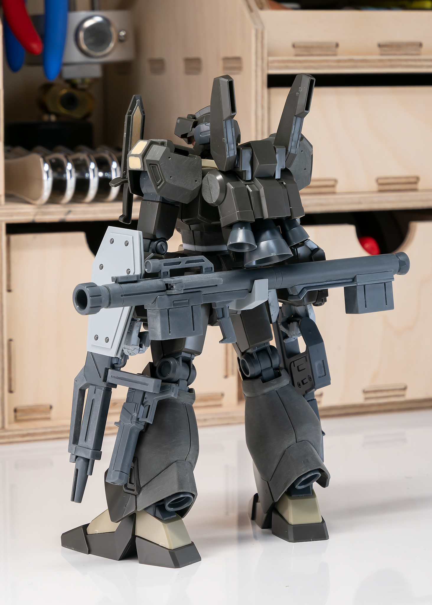 Hguc ジェガン エコーズ仕様 コンロイ機 製作2 ショートシールド バズーカマウントパーツの自作等 ずっとガンプラ
