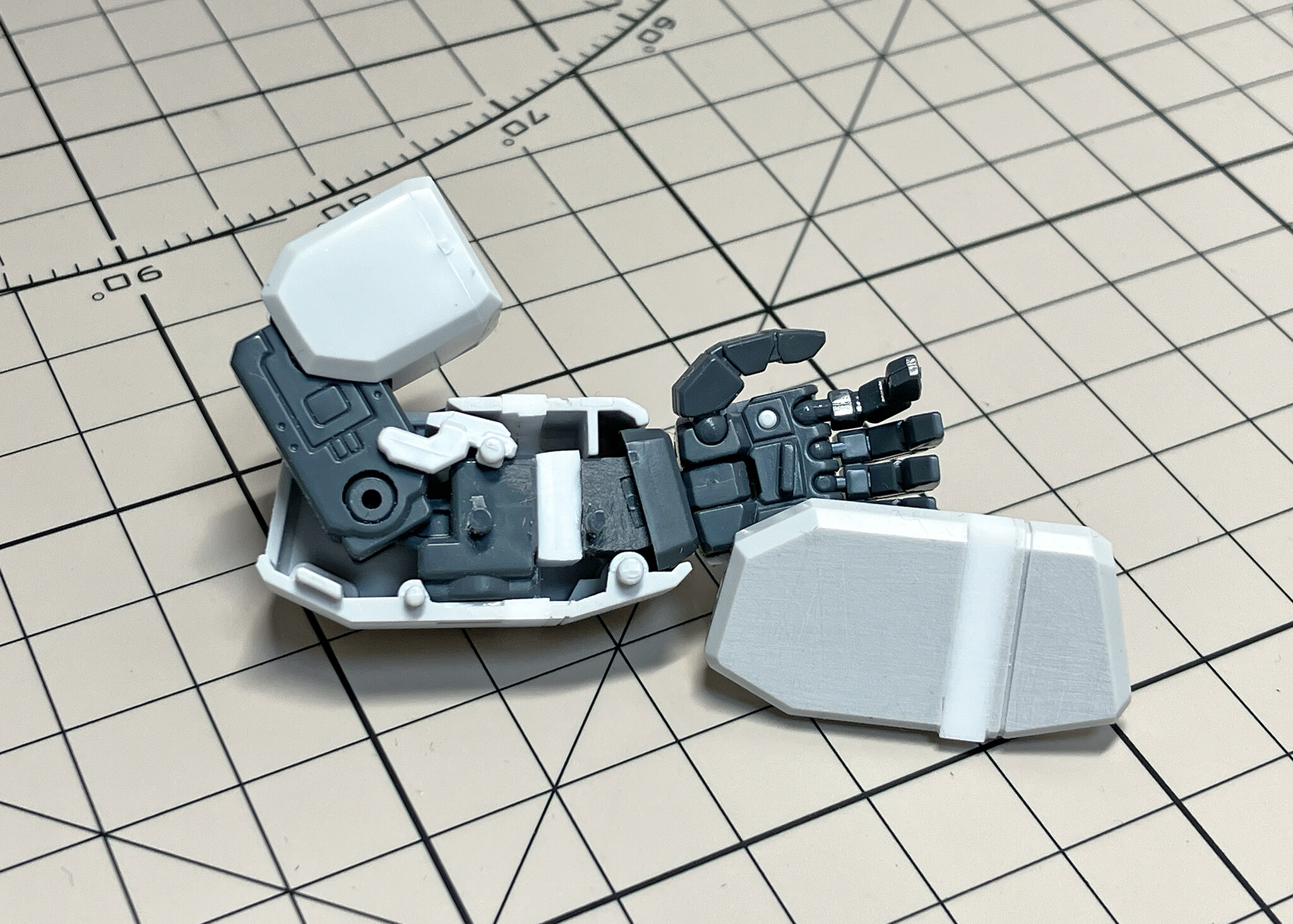 専用出品/ペイズリー柄MG製作 MG ヘイズル改 制作2／スタイル調整（胸・肩・前腕） : ずっと