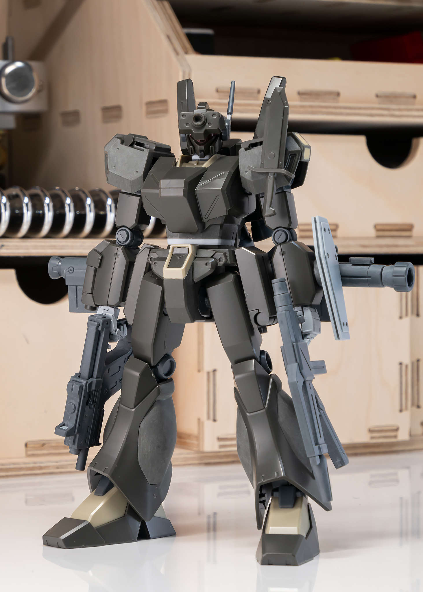 Hguc ジェガン エコーズ仕様 コンロイ機 製作2 ショートシールド バズーカマウントパーツの自作等 ずっとガンプラ