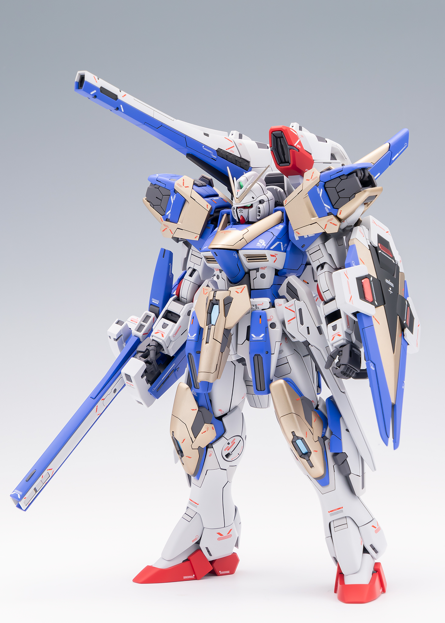 HGUC V2ガンダム アサルトバスター 改修塗装完成品 - プラモデル