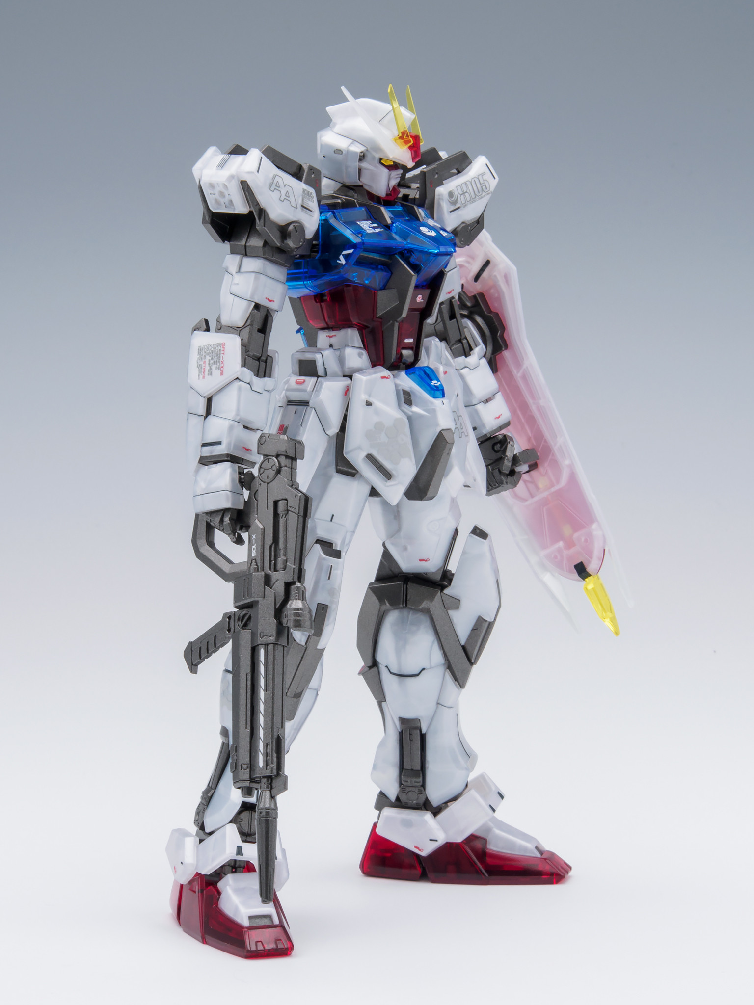 BANDAI - MG1/100ガンダムベース限定エールストライクガンダムVer.RMクリアカラー MG 1/100 ガンダムベース限定 エールストライクガンダムVer.RM