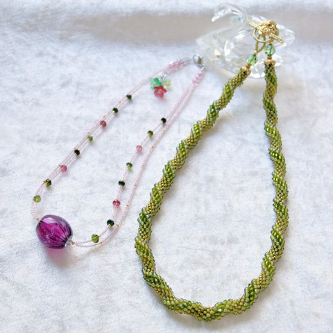 千春編集クロッシェとピンクのとんぼ玉2点