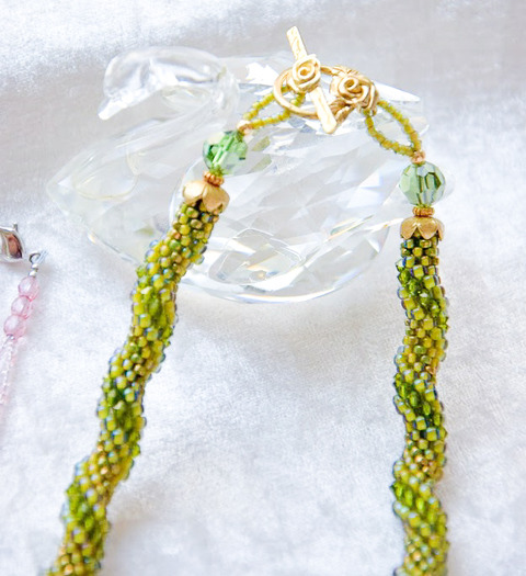 グリーンのクロッシェの後ろ始末-2