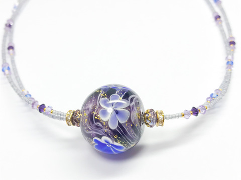 紫のとんぼ玉アップ-2