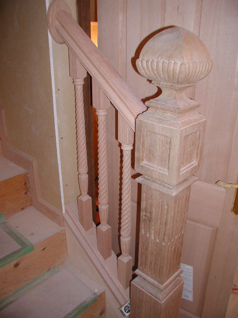 イギリス製親柱のある階段施工例 翔君の輸入住宅