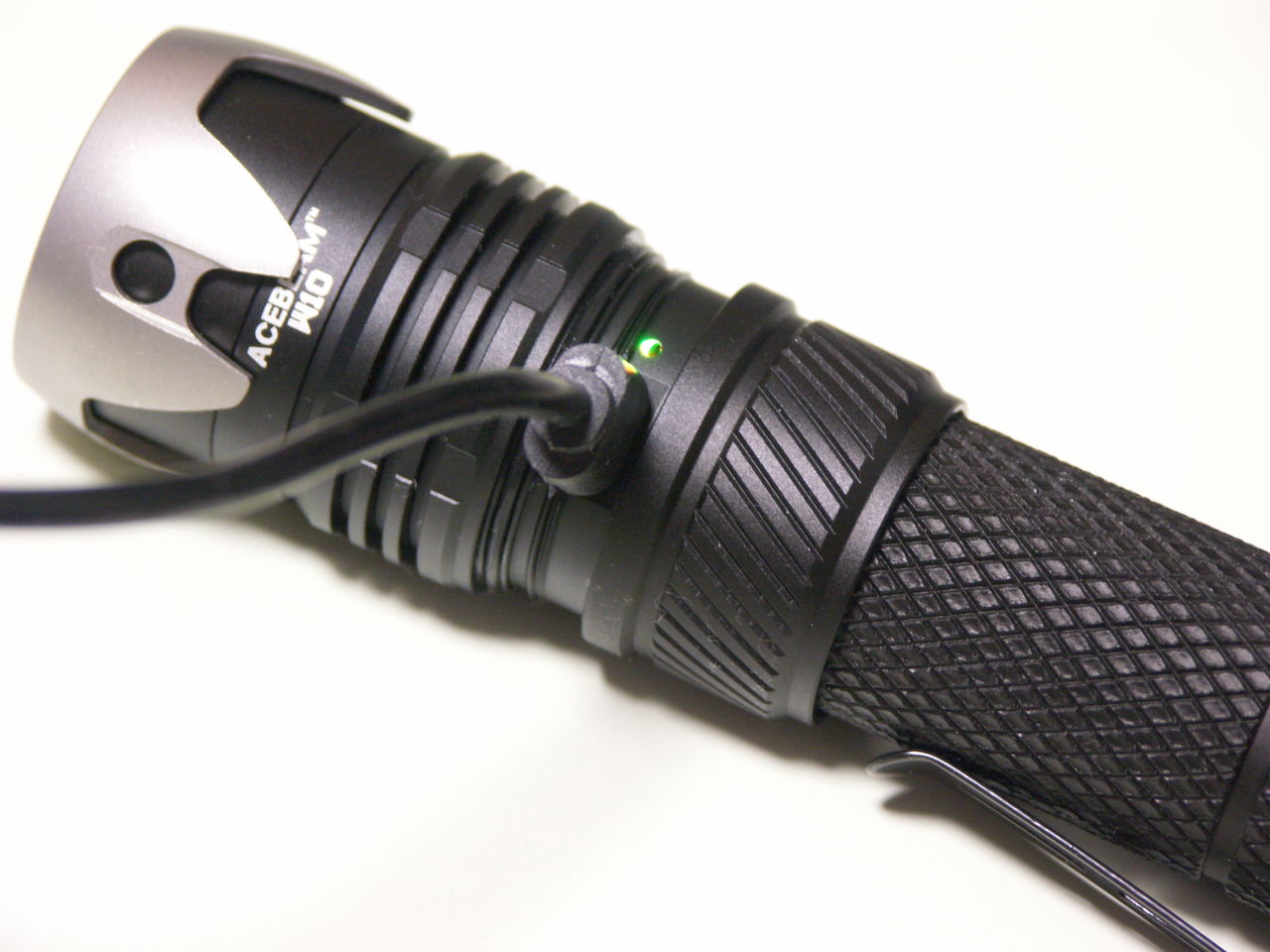 Acebeam W10 を買ってみました エアガン サバゲ ネコ 光り物 ライト 車の事をつらつらと