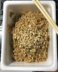 焼きそばon納豆タテ