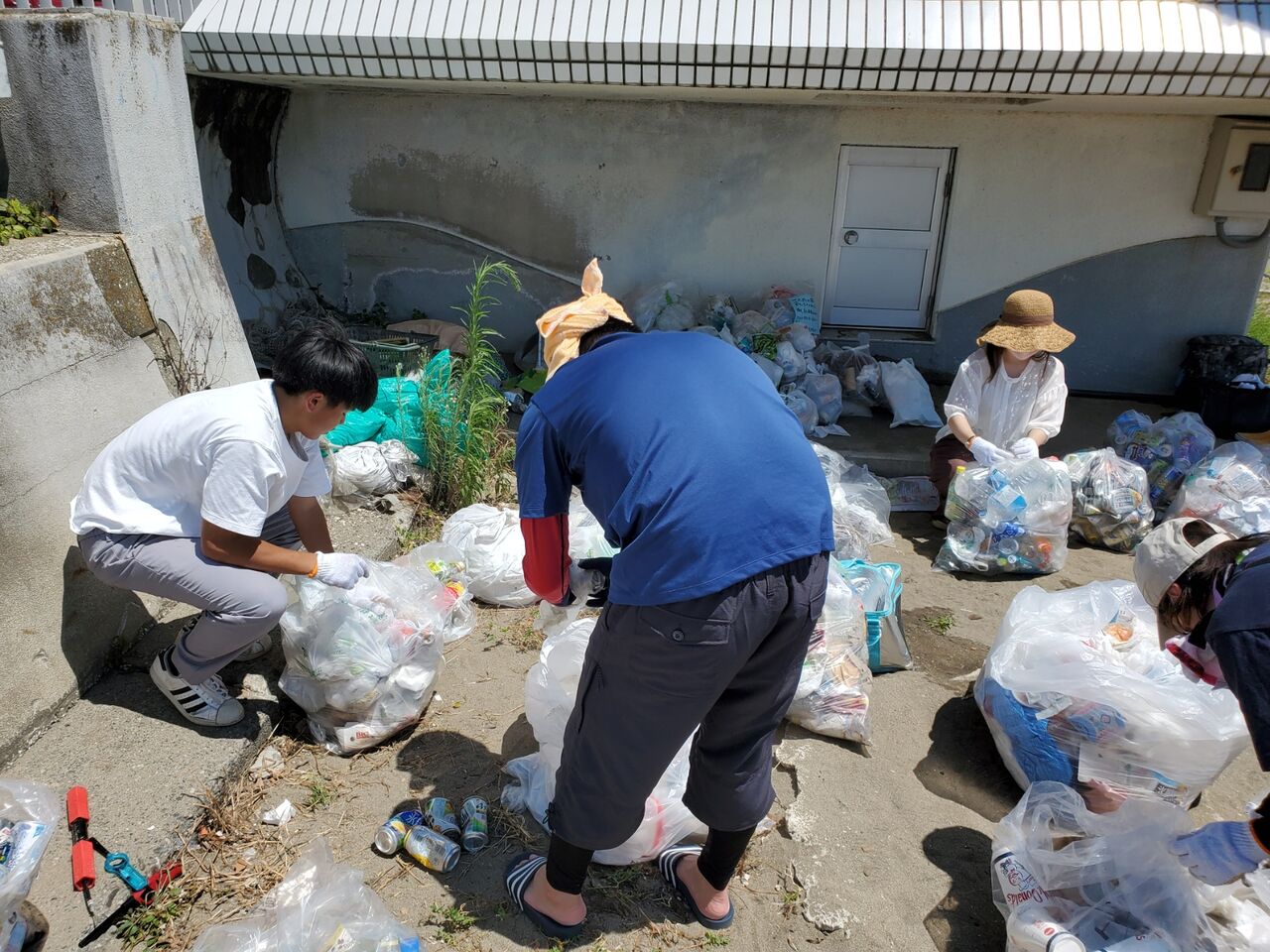 ゴミの山と夏の人 ボランティアのひきだし