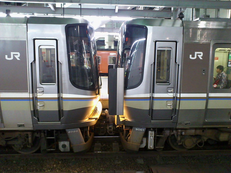 223系先頭車の転落防止幌 : Msykの業務（鉄道）日誌