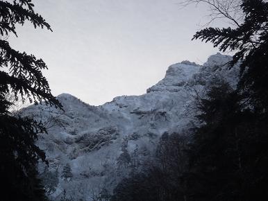 摩利支天沢から見える岩峰