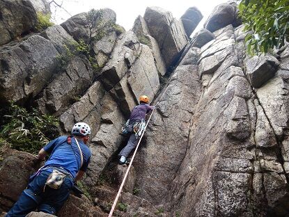 岩登りの三つ道具は 堡塁岩 京都 エンジョイ クライミング