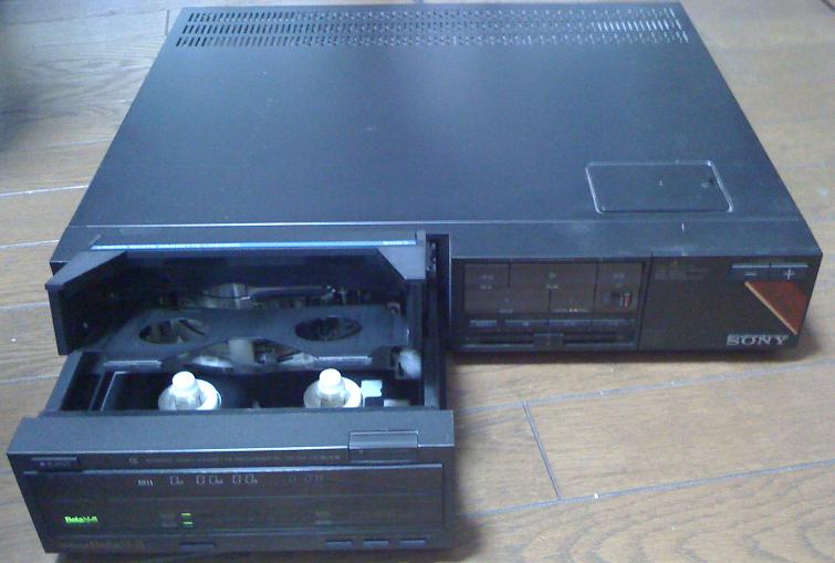 SONY SL-HF705 とはどんなA/V機器であったか : Computer with SONY SL-HF705 とはどんなA/V機器であったか : Computer with