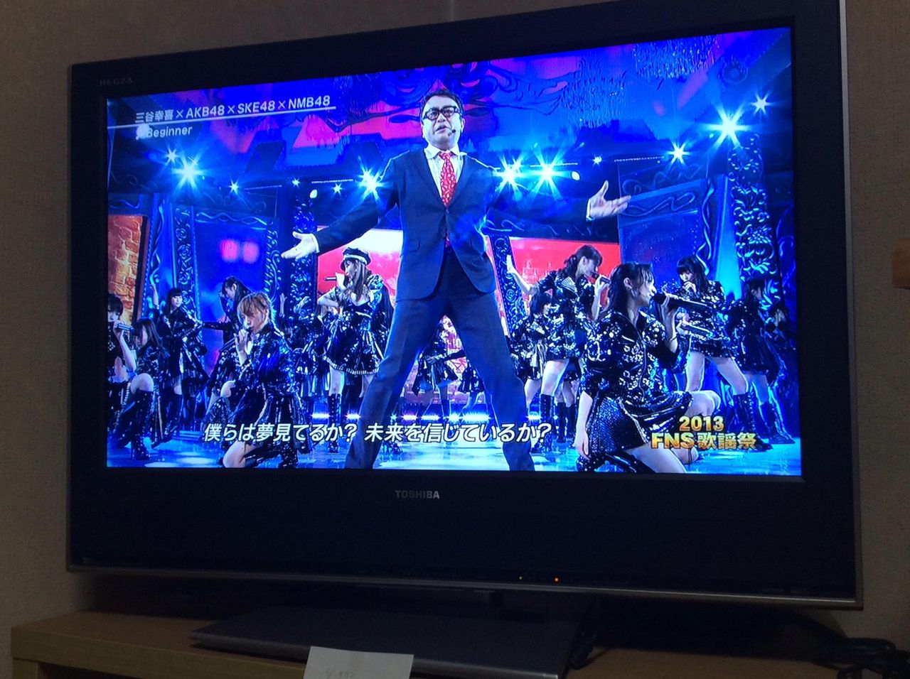 Fns歌謡祭 で三谷幸喜が放送事故クラスのakbコラボ 2ch実況鯖を一瞬飛ばすｗ 画像動画あり まとめんたる W 2chまとめ
